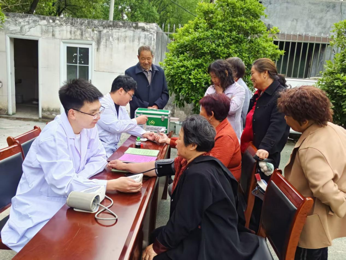 河南南召:义诊服务送上门  四下基层暖心