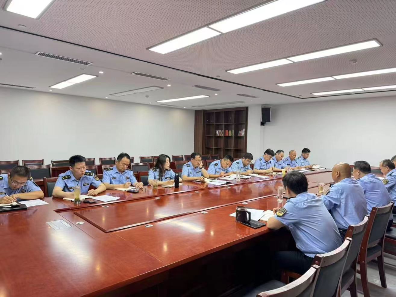 南阳市市场监督管理局城乡一体化示范区分局召开重点工作部署会议