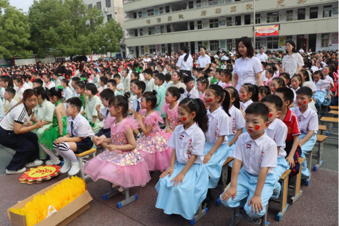 河南南阳市37小学欢庆“六一”:水韵童年 书香致远