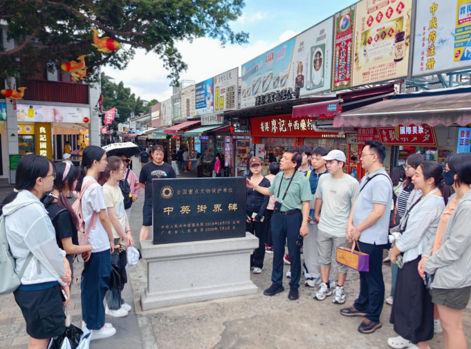 赤心守史薪火传